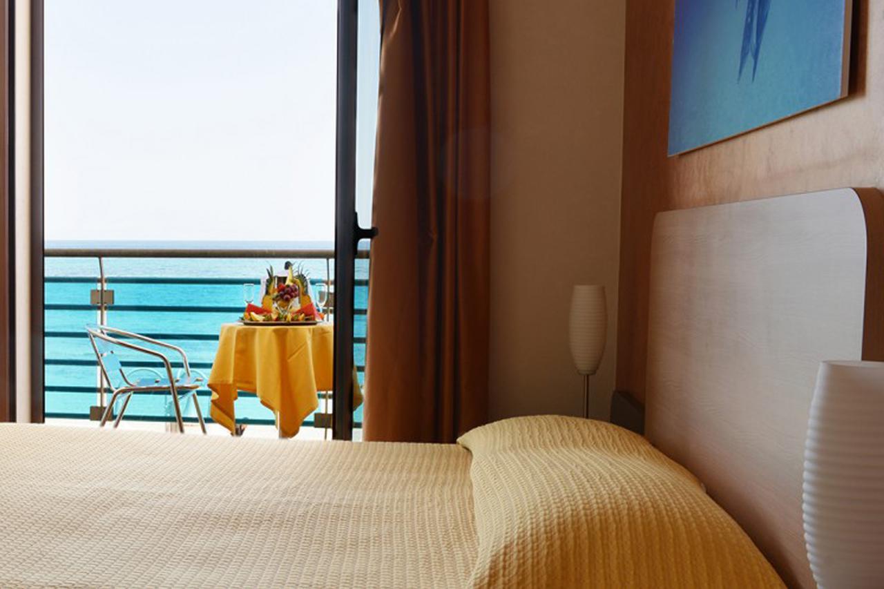 Hotel Mirage Torre Santa Sabina Buitenkant foto