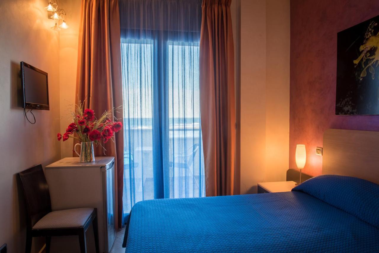 Hotel Mirage Torre Santa Sabina Kamer foto