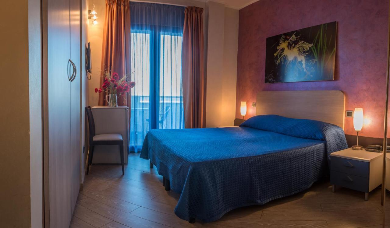 Hotel Mirage Torre Santa Sabina Kamer foto